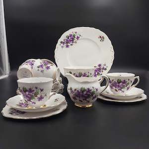 Colclough - Violets - 21-piece Tea Set