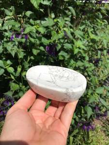 Jewellery: White Howlite Carved Bowl