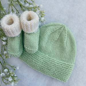 Baby wear: Merino baby bootie and hat set