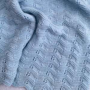 Baby wear: "Waves" hand knit merino cot blanket