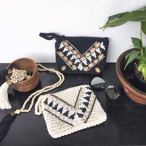 KERANG MACRAME CLUTCH - BLACK