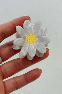 Single Daisy Claw Clip - White