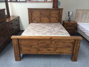 Furniture: Woodlock Solid Pine Wood Strong Rough Sawn & Rustic Bed in Queen/ King/ Superking from