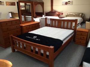 Furniture: Trevor 5PCS Queen Size Bedroom Suite Warm Honey Solid Pine Wood