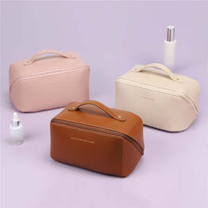 Travel Gears: Multifunctional Travel Cosmetic Makeup Organizer Bag with Dividers