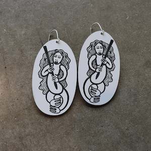 Earrings White, Mana Motuhake wahine