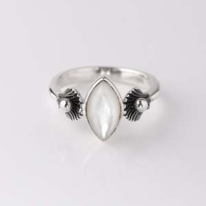 Venus ring in Sterling silver with Mother of Pearl Shell