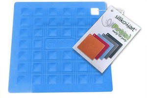 Accessories: Potholder - Trivet in Blue