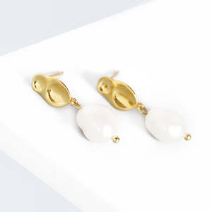 Pearl Drop Earrings  | Gold