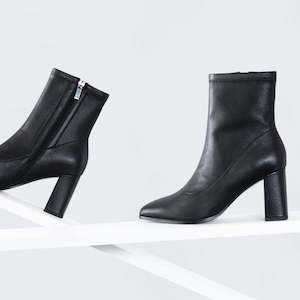 Zella Ankle Boot | black leather