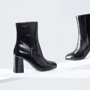 Ditto Ankle Boot | Black oiled leather