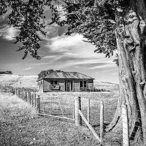 Black White: Little Akaloa House