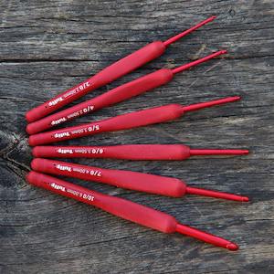 Tulip Etimo Red Crochet Hook