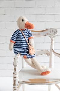 Knitted Animal Friends by Louise Crowther - Amelia The Duck Yarn Kit