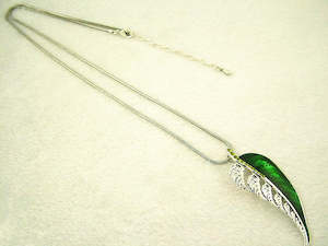 Kiwiana Jewellery: Kiwicraft Green Silver Fern Pendant with Box