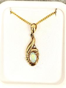 9ct opal pendant