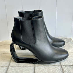 Clothing: United Nude Step Mobius Chelsea - SIZE 38