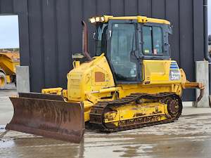 Machinery and equipment wholesaling: 2015 Komatsu D31PX-22 Bulldozer