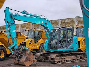 Machinery and equipment wholesaling: 2015 Kobelco SK135SR Excavator