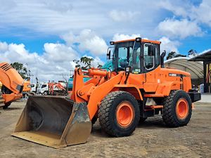 Machinery and equipment wholesaling: 2011 Doosan DL250 Loader