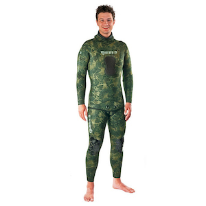 Skin diving equipment: Mares Instinct Green Camo 5.5mm Wetsuit