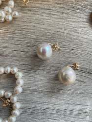 Lush Pearl drop studs