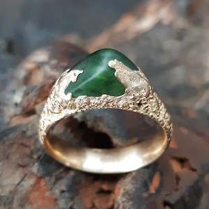 Pounamu Peak Ring ~ Size: 9 / R+