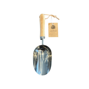 Clothing wholesaling: STAINLESS STEEL SCOOP WITH ASH HANDLE - SSWSP