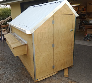 Quality Lifestyle Chicken House Coop - Ideal for 16 Chickens