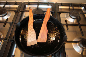 Medium Sized Heart Rimu Pot Scraper or Spatula Woodnbits