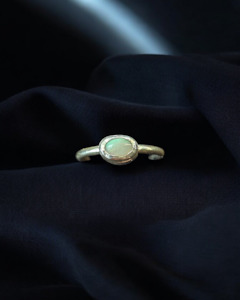 Jewellery: Dainty Opal ring 01