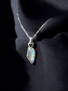 Jewellery: Moonstone Pendant