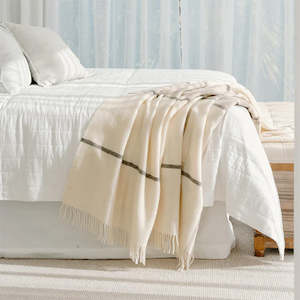 NZ Lambs Wool Throw | Waitoka White