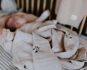 Gift: Leni The Label | Muslin Swaddle | Gum