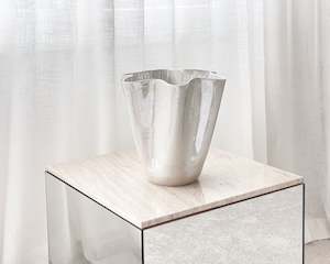 XO | Pearlesque Wavy Vase