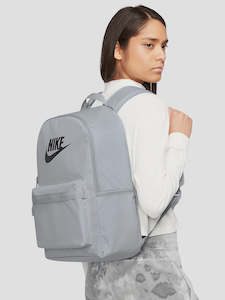 Shoe: NE-N24 (Nike heritage backpack wolf grey/black) 82392558