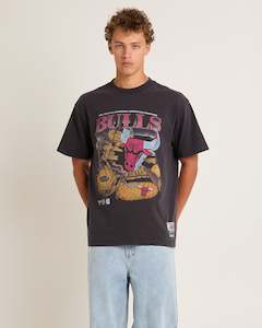 Shoe: MNA-J39 (Mitchell & ness bevel burst tee bulls overdyed black) 112493478