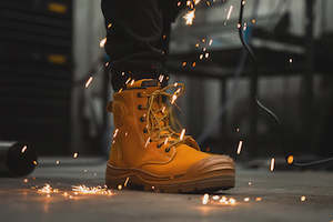 MU-A (Taurus work boot wheat/black) 124910500