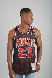 MNA-V41 (Mitchell & ness authentic bulls jordan jersey 96-97 alternate black) 225917826