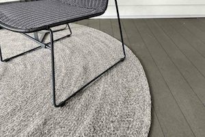 ROUND 100%PET WOVEN RUG DARK PEBBLE - Outside Space