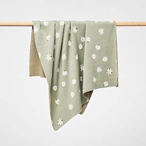 Toy wholesaling: Daisy Blanket in Thyme