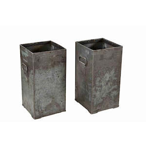 Furniture: Iron Square Base Planter