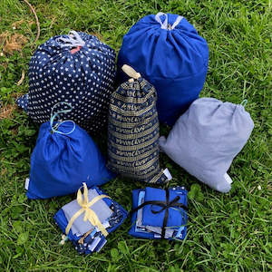 Building supplies: Bauble Blues Christmas Gift Bag Bundle