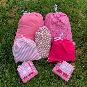 Building supplies: Pa-rum-pah-pum-pum Pinks Christmas Gift Bag Bundle