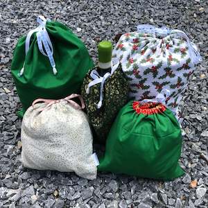 Building supplies: Grinch Christmas Green Gift Bag Bundle