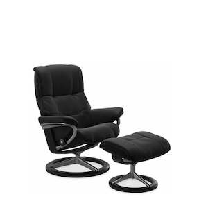 Stressless® Mayfair Medium Leather Recliner - Signature Base (Paloma Black)