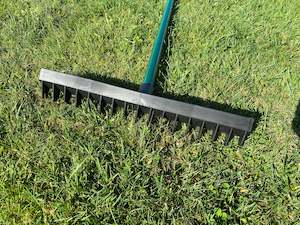 Landscaping Equipment: Razor Rake