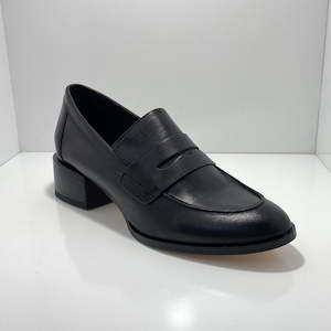 Footwear: Cass Leather Loafer EOS