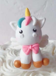 Unicorn: Small unicorn and rainbow cake topper