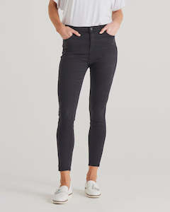 Clothing: Betty Essential Jeans - Black